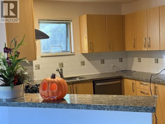 Building Photo - 2559 East Mall