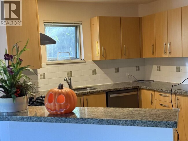 Photo du bâtiment - 2559 East Mall