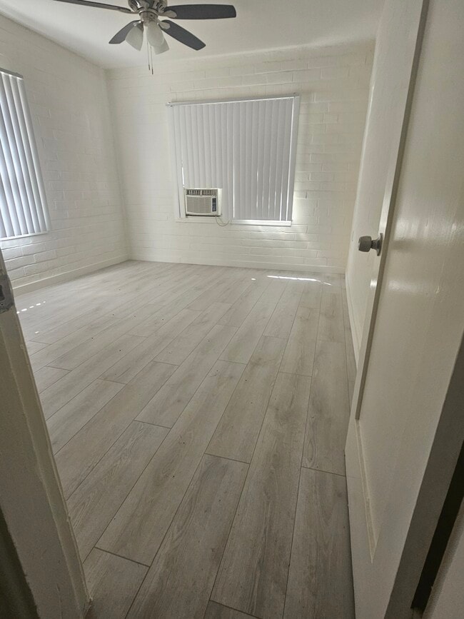 Foto del edificio - 7107 Etiwanda Ave