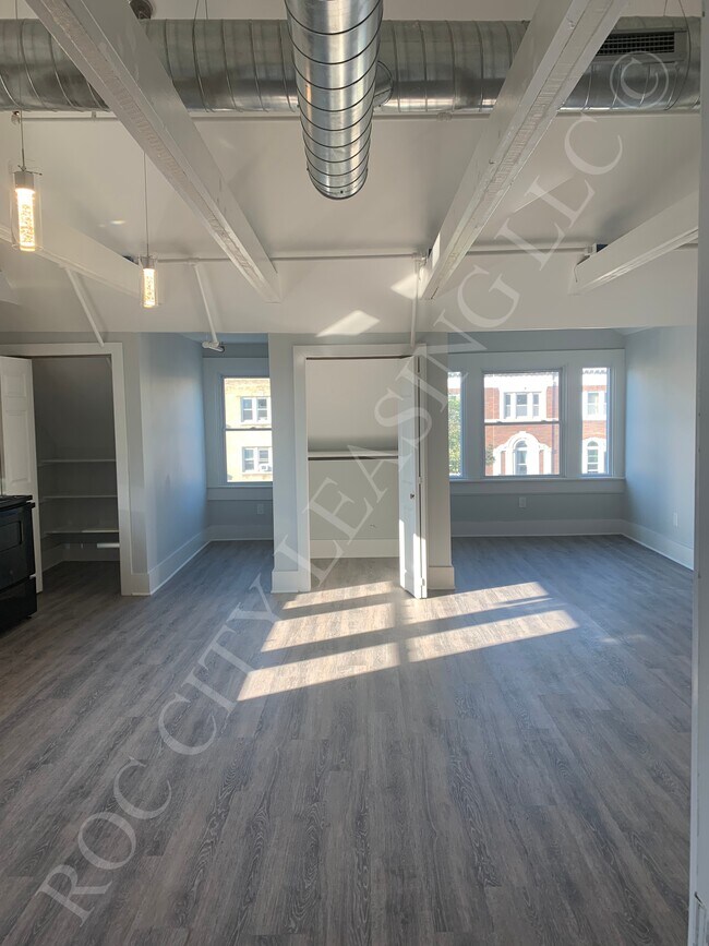 Foto del edificio - 965 Monroe Ave