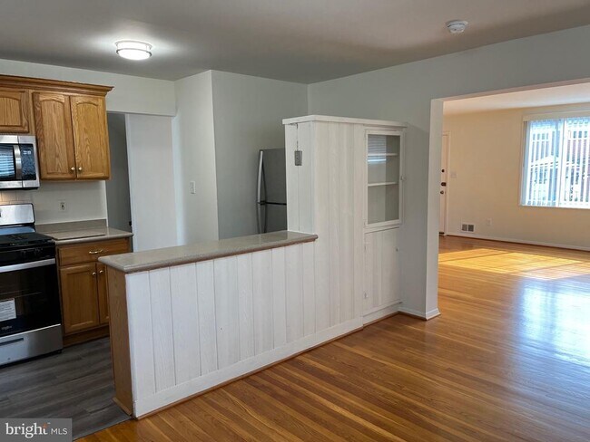 Building Photo - 5027 8th Rd S