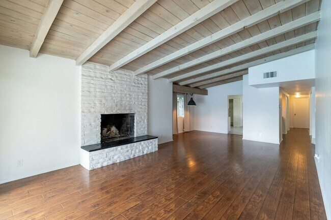 Foto del edificio - 5652 Fallbrook Ave