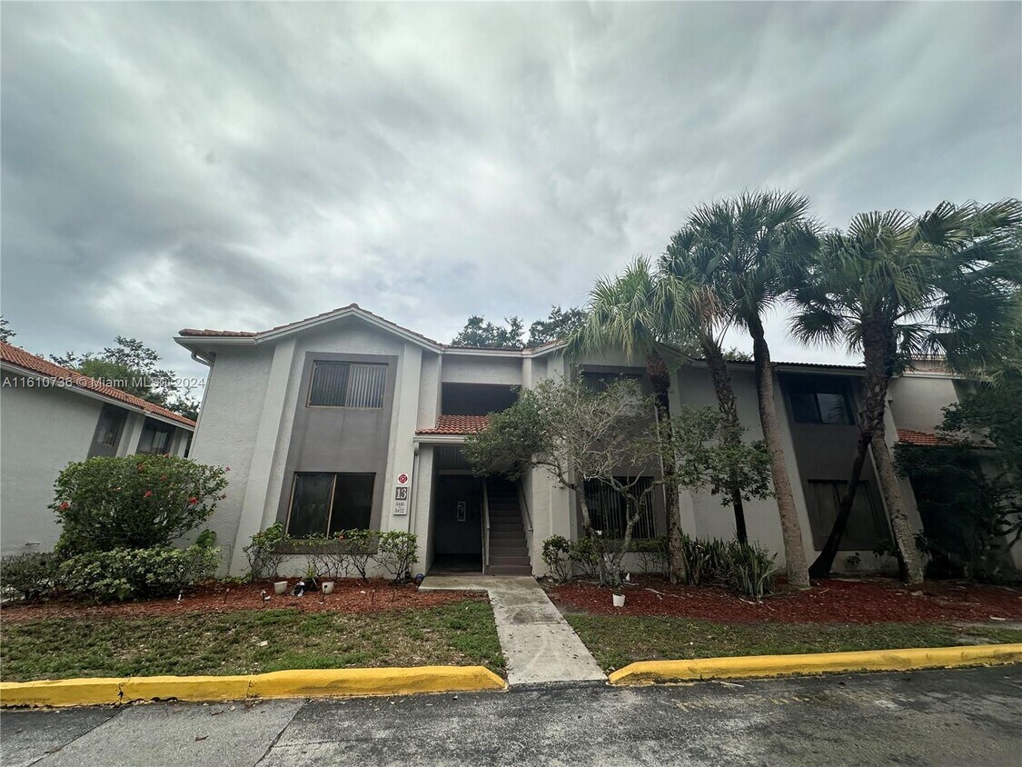 Primary Photo - 8418 Coral Lake Way