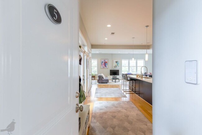 Foto del edificio - 3579 13th St NW