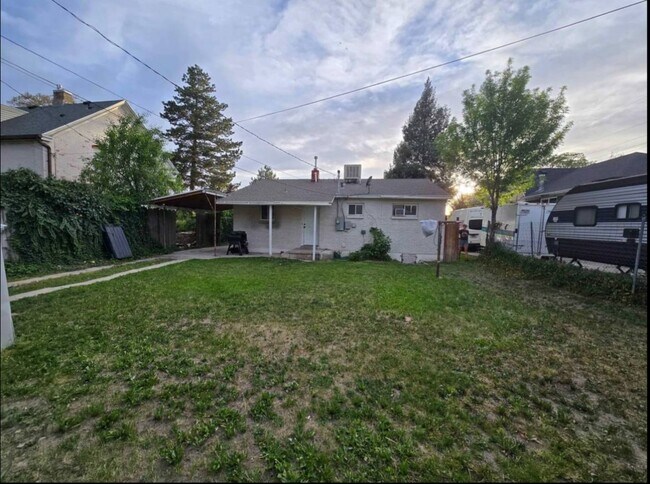 Building Photo - 271 S 700 W
