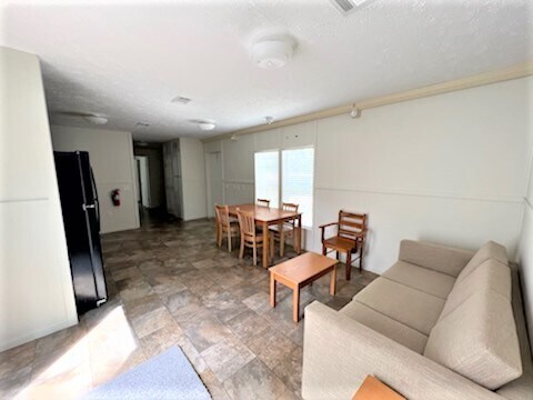 Foto del edificio - 12108 Diana Dr