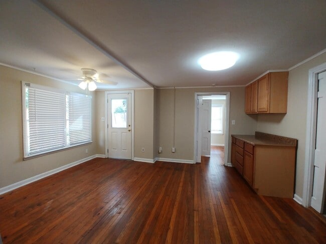 Foto del edificio - 728 W 2nd Ave