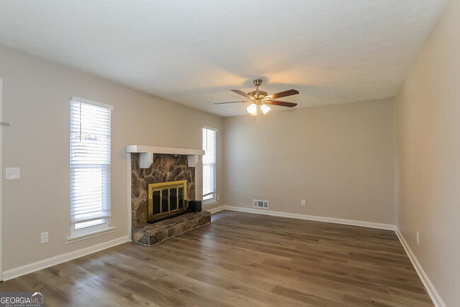 Foto del edificio - 3860 Ferncliff Rd SW