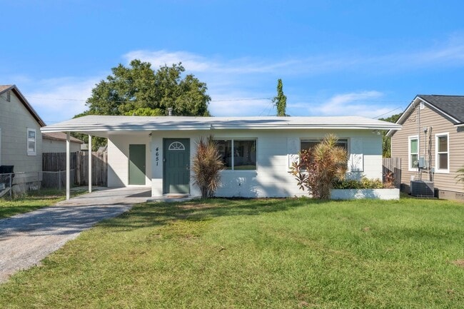 Building Photo - Available NOW