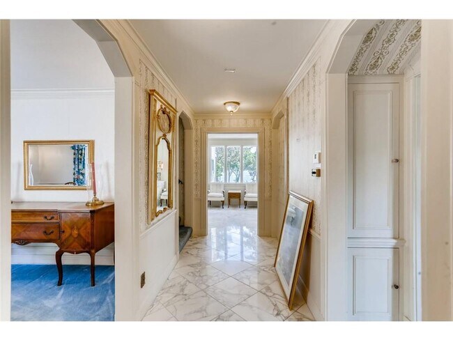 Foto del edificio - 18000 Breezy Point Rd