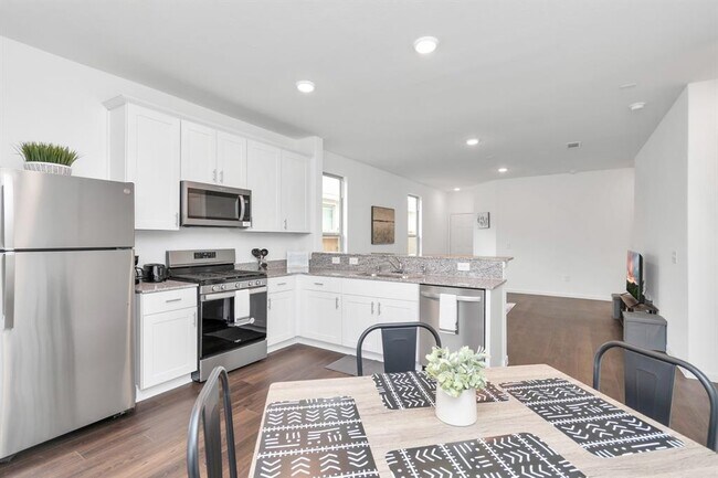 Foto del edificio - 14455 Cedar Ledge Ln