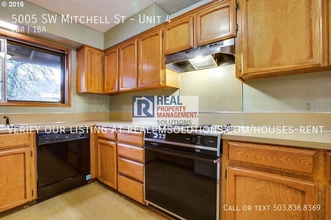 Building Photo - 5005 SW Mitchell St