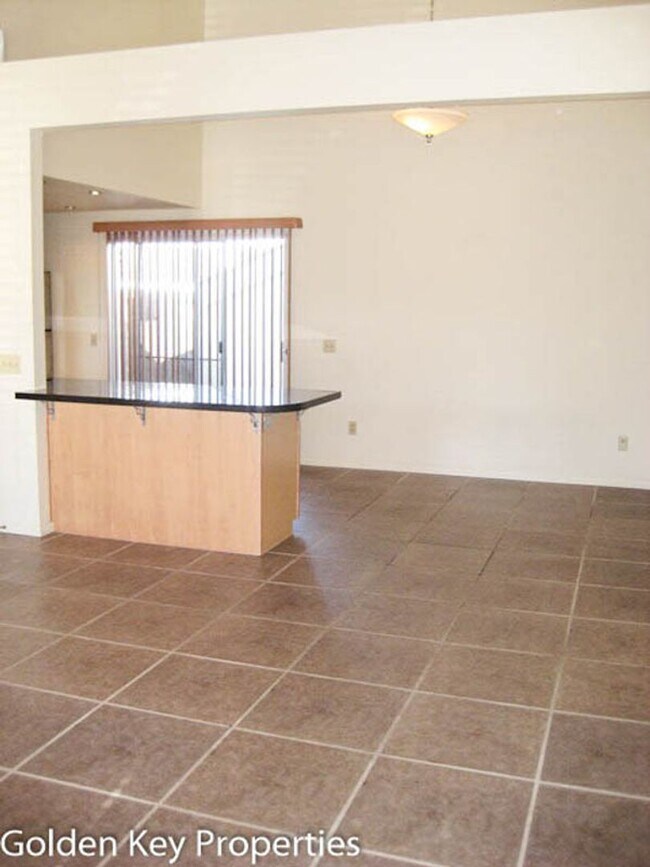 Building Photo - 350 Riverview Way