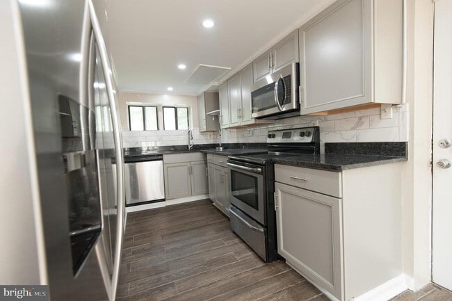 Foto del edificio - 6410 63rd Pl