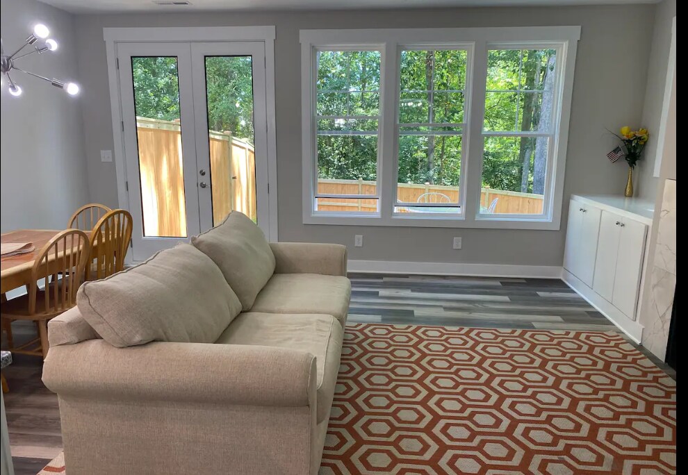 Foto principal - 1202 Old Trinity Cir
