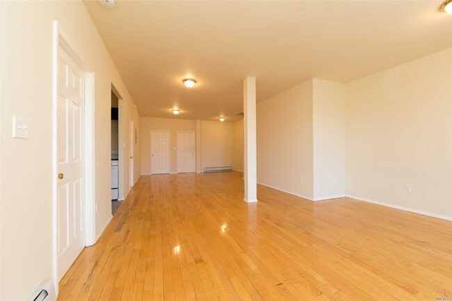 Building Photo - 1090 E 92nd St