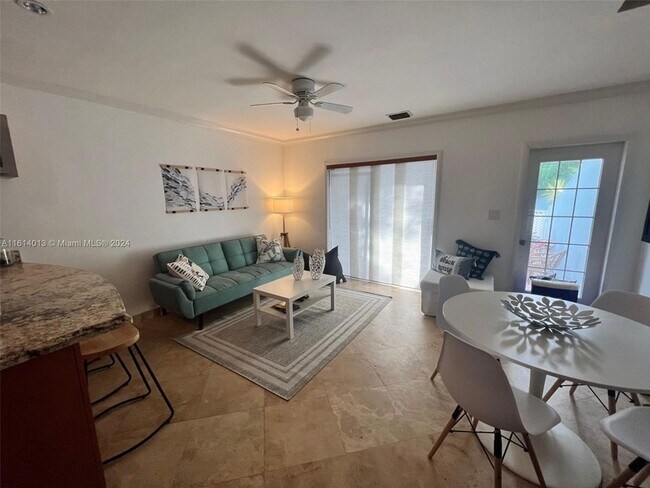 Foto del edificio - 798 Crandon Blvd