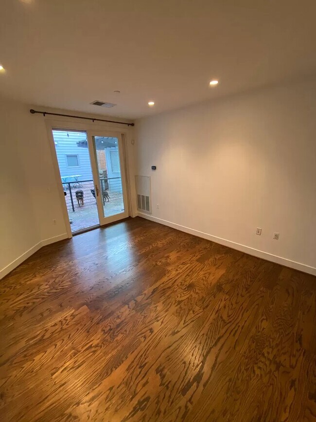 Foto del edificio - 2920 Georgia Ave NW
