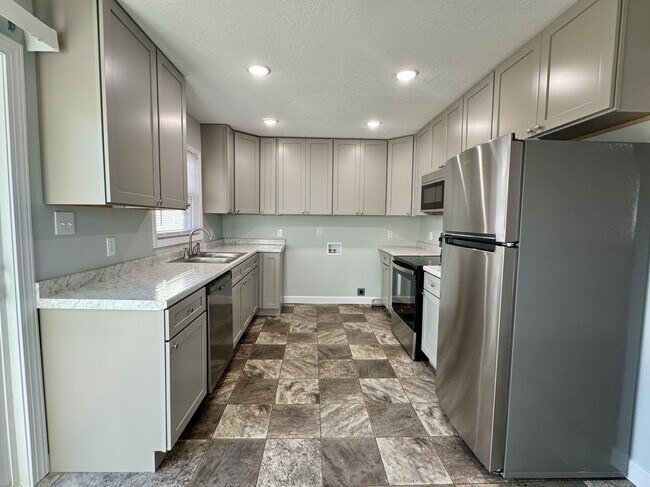 Foto del edificio - 142 Cardinal Rd