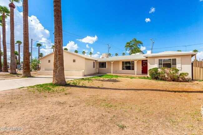 Building Photo - 809 N Gilbert Ave