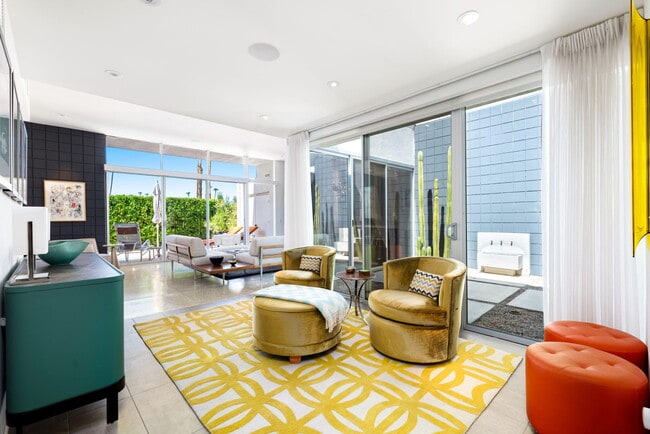 Building Photo - 800 E La Verne Way