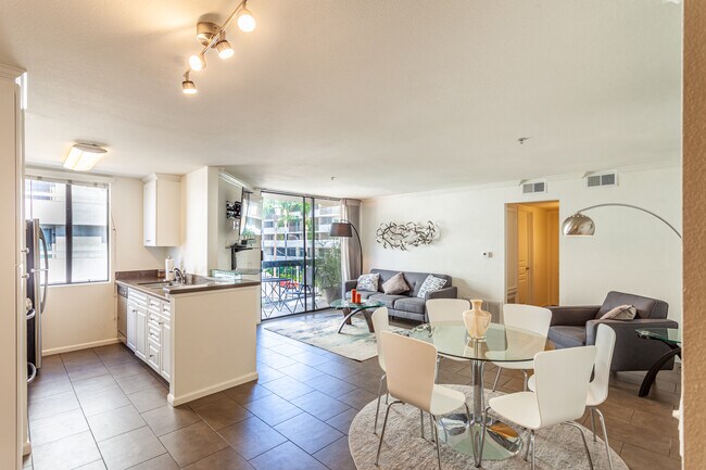 Foto del edificio - 7320 Hawthorn Ave