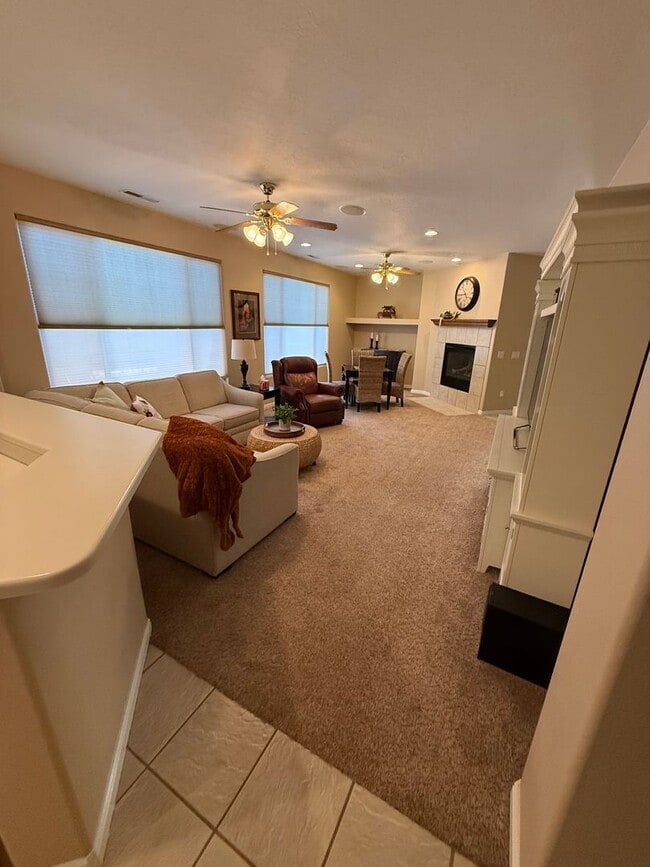Building Photo - Furnished - Temporary Housing - 2Bedrrom +...