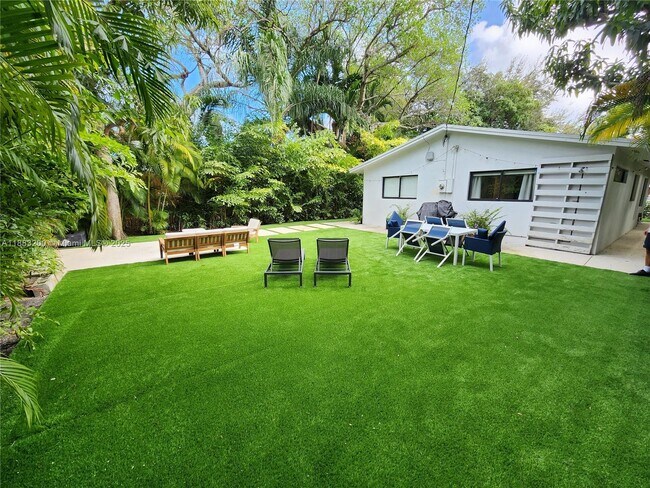 Foto del edificio - 77 NE 43rd St