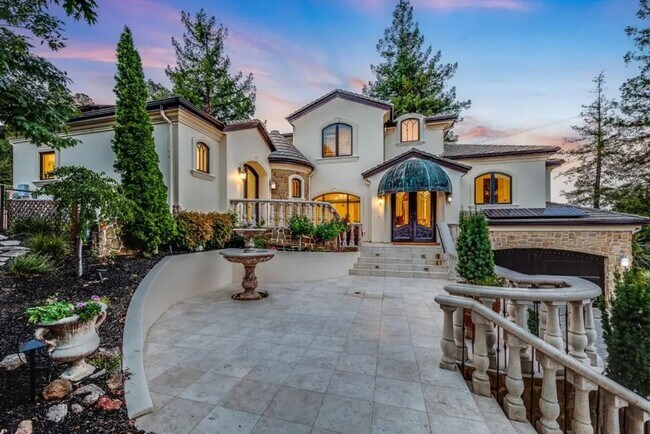 Building Photo - Los Gatos - Rare opportunity to make this ...
