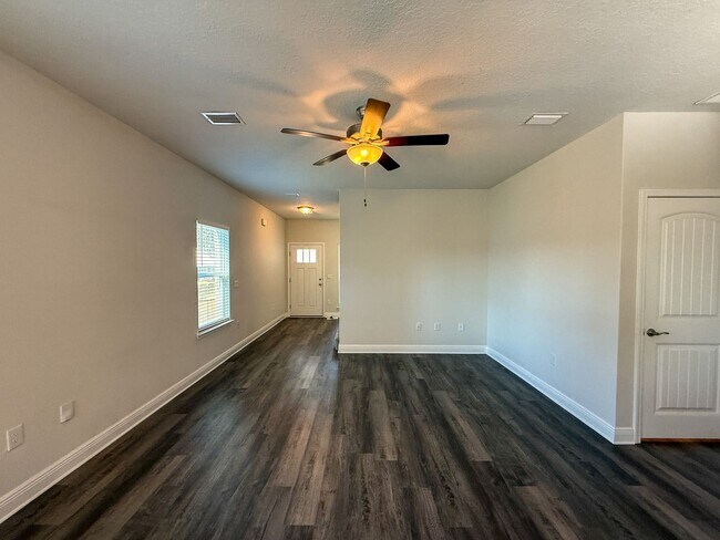 Building Photo - 4 Bedroom 2.5 Bath Home in Nautical Landing For Rent!