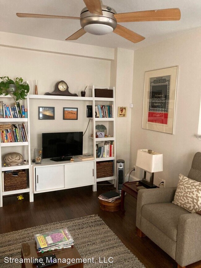 Foto del edificio - 2 br, 1 bath House - 5112 Connecticut Ave....