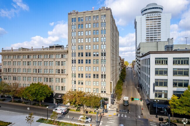 Foto del edificio - Bennie Dillon
