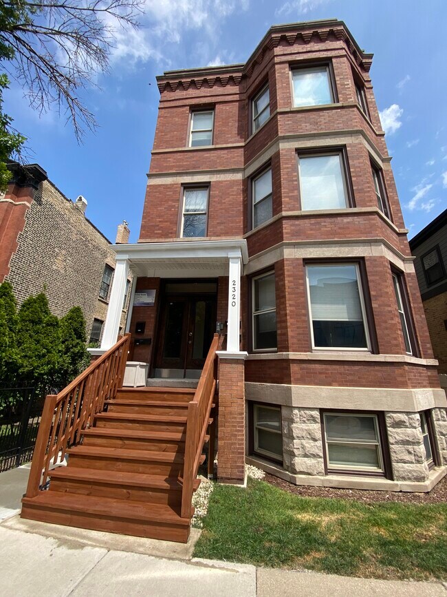 Building Photo - 2320 W Armitage Ave