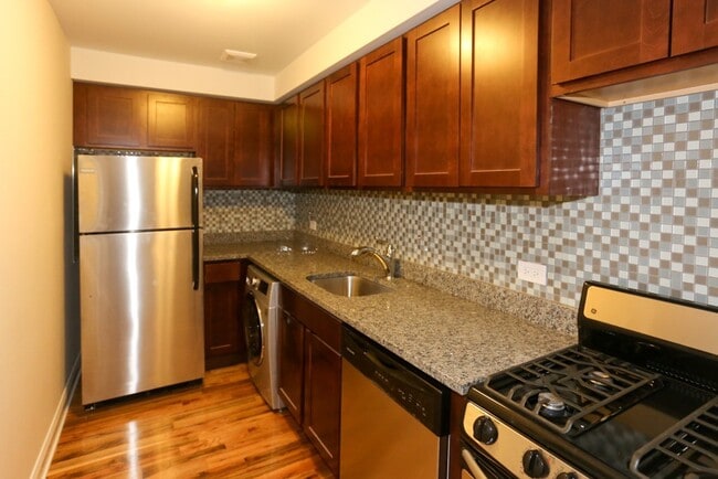 Building Photo - 567 W Arlington Pl