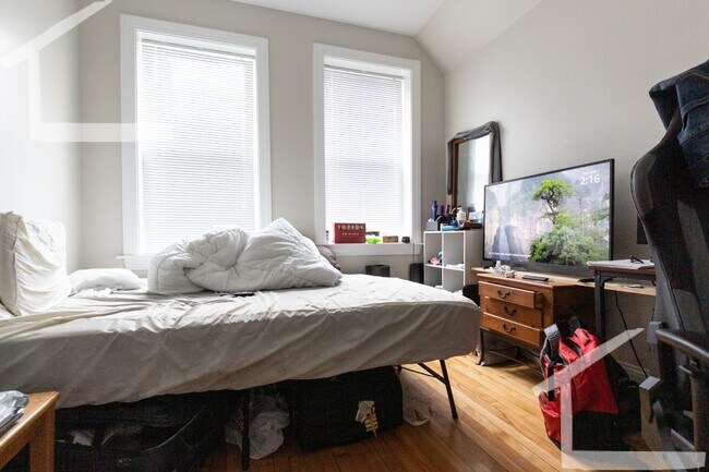 Building Photo - 17 Gardner St