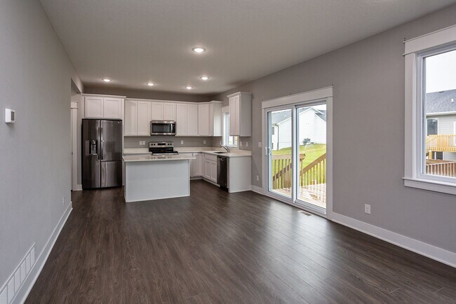 Foto del edificio - Like-New 4-Bedroom Home in Heritage Park –...