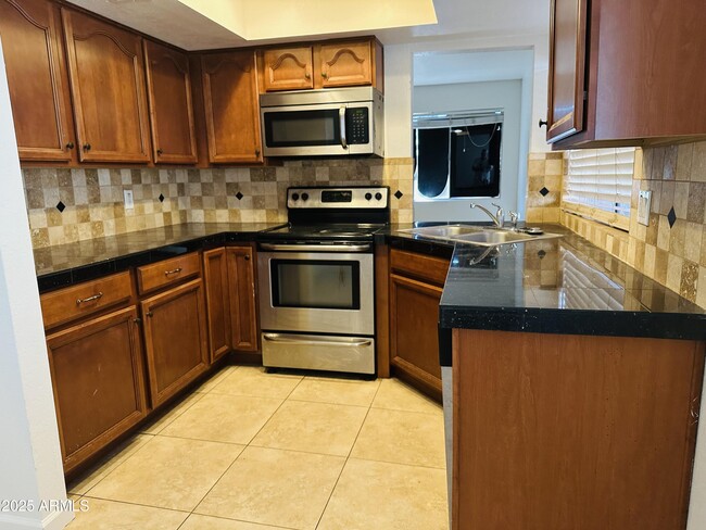 Foto del edificio - 6209 W Nancy Rd