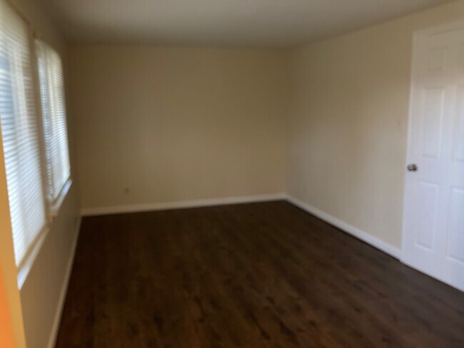 Master Bedroom - 431 Greentree Ln