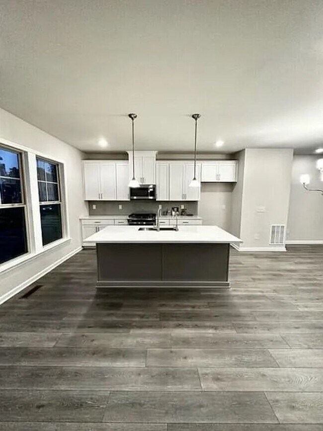 Foto del edificio - 3447 Hidden Valley Cir