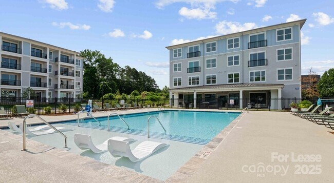 Foto del edificio - 5120-5177 77 Center Dr