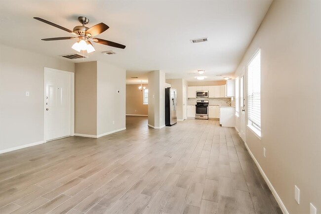 Building Photo - 28810 Fox Canyon