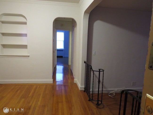 Building Photo - 4250 Van Cortlandt Park E