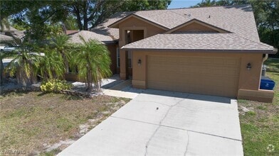 Building Photo - 9511 Cypress Dr N