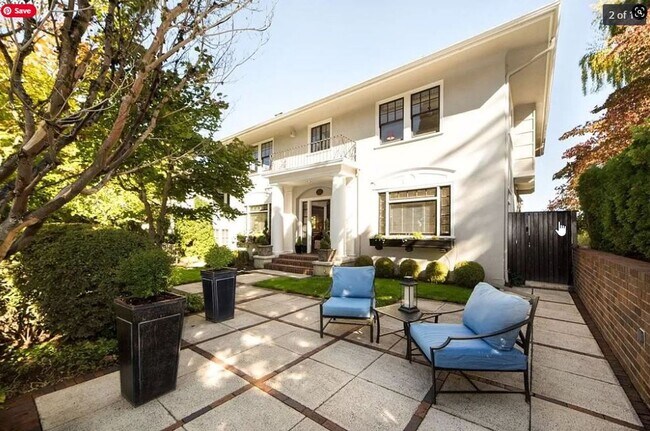 Foto del edificio - Stunning West Hills 5 bedroom Home with st...