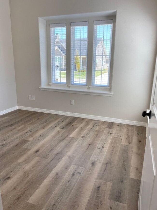 Building Photo - Beautiful Home located in Shannon Creek