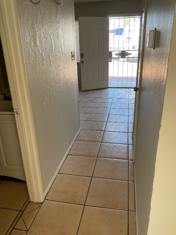 Primary Photo - 9011 S 8th Pl