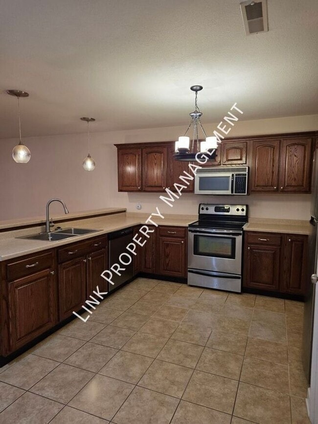 Building Photo - Beautiful 2 bedroom 2 full bath Condo near Missionary Ridge with garage, washer and dryer and gas...