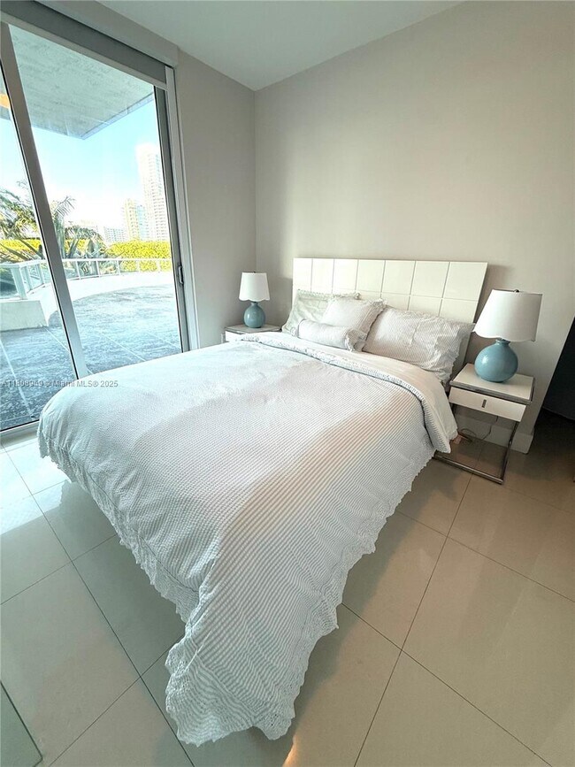 Foto del edificio - 6700 Indian Creek Dr