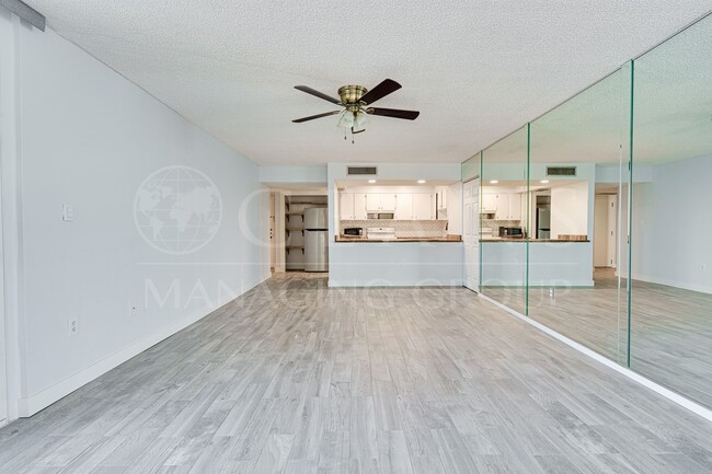Foto del edificio - Beachfront 1BR/1BA Condo – Prime Location ...