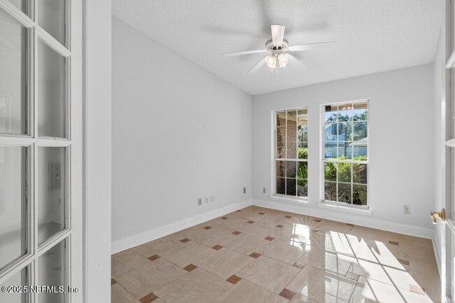 Building Photo - 4851 Jaybird Cir N
